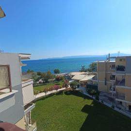 Sea View Apartment, khách sạn ở Karianí