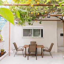 Lemon Garden Retreat Kalamata 2min to Beach, hotel en Faraí