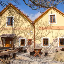 Restaurace & Penzion U Tří Jasanů