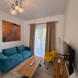 Poseidon Garden View Apartment, Hotel in Perivolion