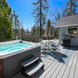 Near Yosemite Bass Lake Cabin with Hot Tub, Lake View, Pet Friendly, hotel in Bass Lake