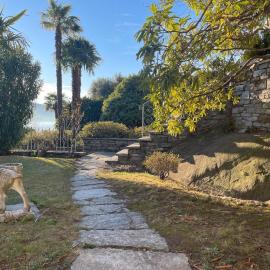 Casa Stefanie -Traum Ferienwohnung mit Seesicht, hotelli kohteessa Carmine