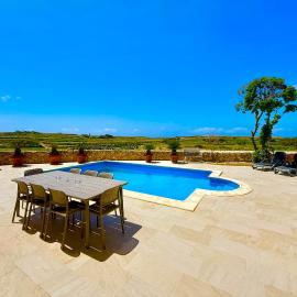 Lonza Gharb Farmhouse