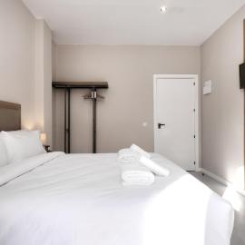 Hostal Puerta Almar: Estepona'da bir otel