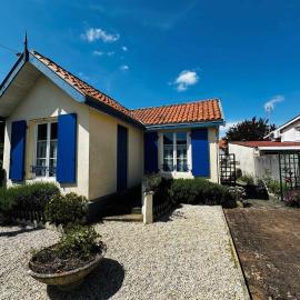 Charmante Maison de Vacances Fouras - Plage Nord - FR-1-709-80、フラのホテル