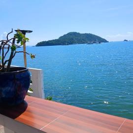 Water's Edge Resort ,