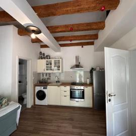 Sweet holiday house, hotel in Veli Iž