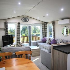 Amazing Lodge with Hot Tub, hotel in Stowmarket