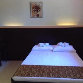 Twin hearts Resort Pool Cabin 1, хотел в Jasaan