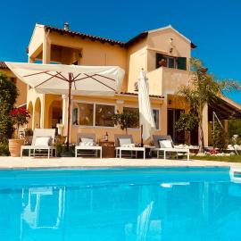 Villa Livada Corfu، فندق في Giannádes