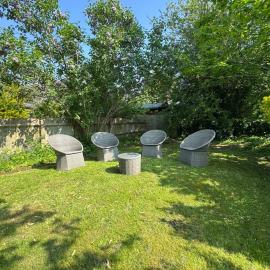 Surbiton Home with free parkings, Surbiton, Kingston upon Thames, Surrey, Greater London UK, hotel in Surbiton