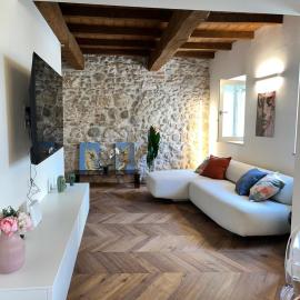 Fascino in Centro with private parking and 2 bedrooms & 2 bathrooms