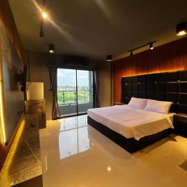 Dark Lights Retreat, hotel in Na Jomtien