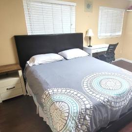 NARVAEZ BRIGHT & SPACIOUS - Private room, bathroom, entrance near light rail, hotel v destinaci Campbell