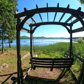 Whispering pines cabin, hotel di Bouchette