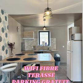 Viesnīca Au Champ Fleuri - Terrasse & Calme pilsētā Brasjē
