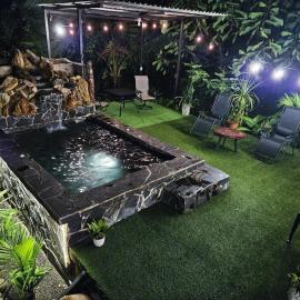 ParadiseTropical Garden Cabin with private jacuzzi