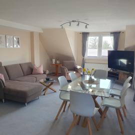 Neumühler Hof- Ferienwohnung "Thomas" 3 Zimmer,3 Bäder mit Dusche, kostenfreie Parkplätze vor dem Haus