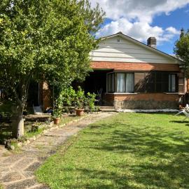 Villa Herrero – hotel w mieście La Adrada
