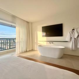 Conforto e Vista Panorâmica com Banheira Hotel Vision TV WiFi Ar Cond e Cozinha