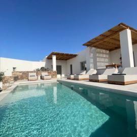 Viesnīca Saliagos villas complex with private pools pilsētā Andiparosa