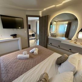 Luxury suite with Jacuzzi, hótel í Epanomi