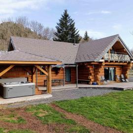Wood log chalet, hotel in Yssingeaux