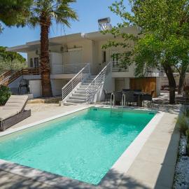 Villa Helio Kineta, hotel i Kineta