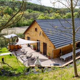 Diófaliget Guesthouse، فندق في Pogány
