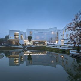 Xinchi Sakura Valley Resort, hotel in Shaoxing