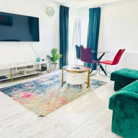 Bright & Stylish en-suite bedroom suitable for singles, couples, and families in a 2bed apartment, hotell sihtkohas Chatham