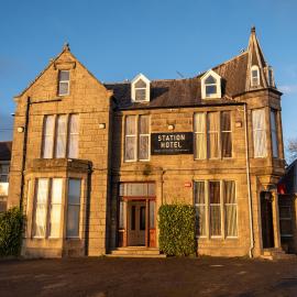 Station Hotel, хотел в Ellon