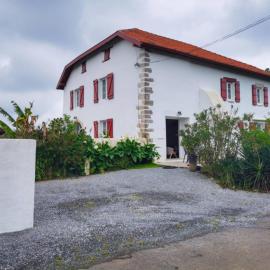 Duplex 2 chambres avec jardin 15 mn de Bayonne à Urt