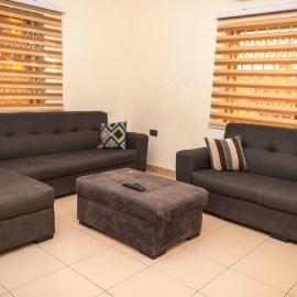RealShala Stylish & Cozy 1-BR Adjiriganor, hotel v destinácii Ashalebotwe