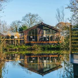 Fairwood Lakes Holiday Park, hotel in Westbury