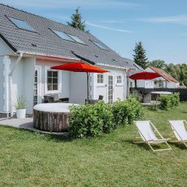 Ferienhäuser Insel Usedom Haus Mila 6 - Blick aufs Achterwasser! Whirlpool und Sauna, hotell i Lütow