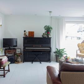 Lovely cozy houseboat Rembrandt, old centre Leiden