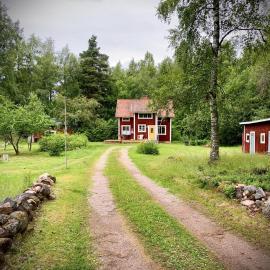 Swedish cottage in the Woods on Sollerön island, khách sạn ở Sollerön
