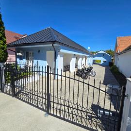 Apartmány Modrý Dom, hotel in Podhájska