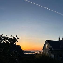 Shambhala Retreat-Zen Suite, hotel in Nanoose Bay