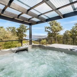 Secluded Huon Valley Lodge with Hot Tub and Cottage, hotel a Lymington
