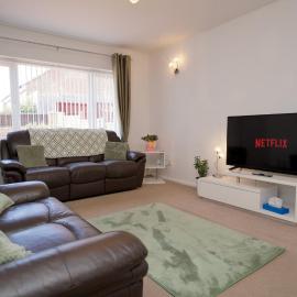 Natures Lodge Fully Furnished Home Coventry, hotel en Coventry