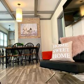 Huge 6BR Home , Modern & Convenient, hotel in Niagara Falls