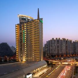 Holiday Inn Shanghai Jing'an, hotel v Šanghaji
