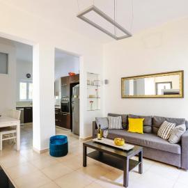 Spacious 2BR Apartment with 2 Bathrooms, Living Room & Kitchen - Prime LocationNear ddizengoff st