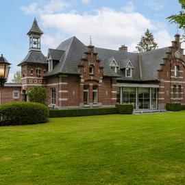 Exclusive Villa Gentbos - max 28 beds and 6bathrooms, wellness, pool, tennis, fitness, party room, hotel v destinácii Pataterhoek