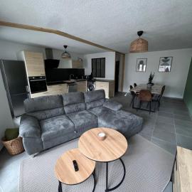 Spacieux et confortable - centre ville de BRIANCON - SERRE-CHEVALIER - Garage et Wifi, hotel en Briançon