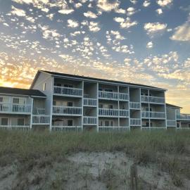 The Surfing Turtle by Bryant Real Estate, hotel in Carolina Beach