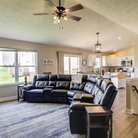 Deck & Outdoor Dining: Family Getaway in Dry Ridge