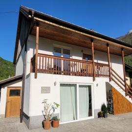 Chalet Julian, hotel i Žaga